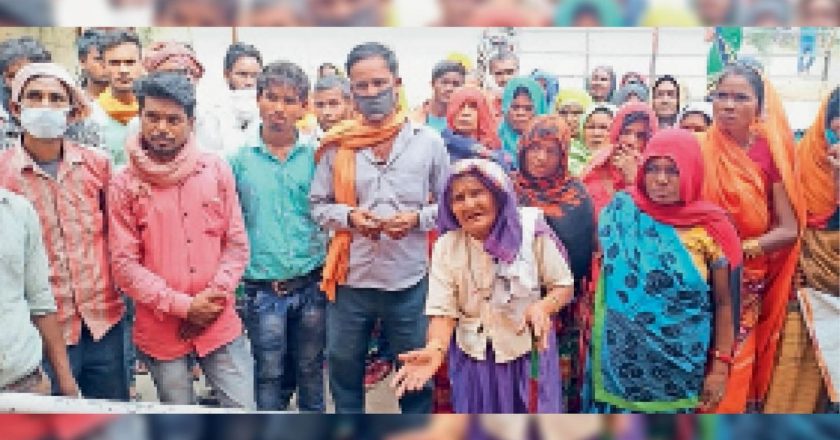 2011 की सर्वे सूची में परिवार के नाम ही गायब:हजूर हमने कौन सो गुनाह कर दओ मकान बनावे पैसा नहीं मिल रहओ