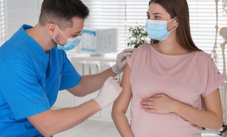 स्वास्थ्य मंत्रालय की नई गाइडलाइंस:गर्भवती महिलाएं कोरोना वैक्सीन लगवा सकती हैं, टीका उनके लिए भी सुरक्षित