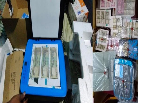 इंदौर में 12वीं पास स्टूडेंट छापने लगा नकली नोट:पुलिस ने पकड़ा तो कहा- लॉकडाउन में काम छूटा तो इंटरनेट से नकली नोट बनाना सीखा, पुलिस ने जब्त की ढाई लाख रुपए की फेक करंसी