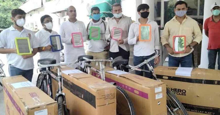 महामारी में महंगाई की सियासत:पेट्रोल-डीजल की बढ़ती कीमतों के खिलाफ कांग्रेस का देशभर में प्रदर्शन; यूथ कांग्रेस ने मोदी और उनके मंत्रियों को साइकिल भिजवाई