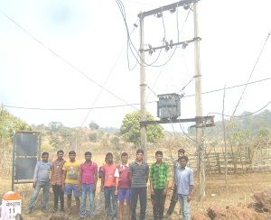 आंदोलन की चेतावनी:हाईटेंशन लाइन से खतरा, 7 दिन में निराकरण नहीं तो करेंगे आंदोलन
