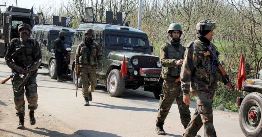 जम्मू-कश्मीर में आतंकी साजिश नाकाम:कुलगाम और पुलवामा में सुरक्षा बलों ने 4 आतंकियों को मार गिराया; 2 दिन में 5 दहशतगर्द ढेर