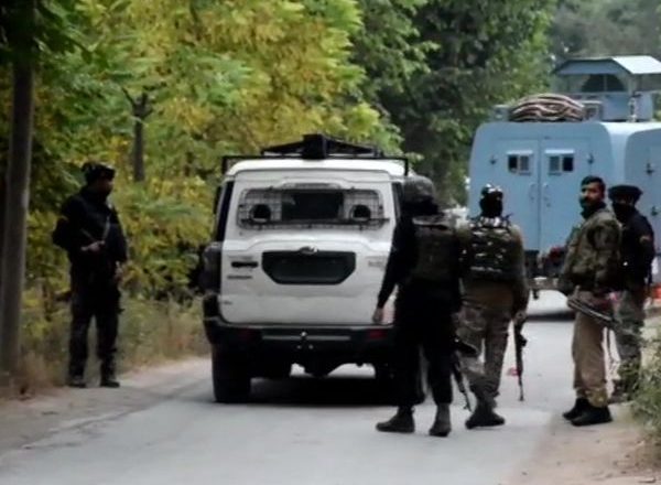 जम्मू-कश्मीर में आतंकी साजिश नाकाम:अखनूर में 5 किग्रा IED से लैस ड्रोन पुलिस ने मार गिराया; सोपोर में लश्कर के 2 आतंकी ढेर