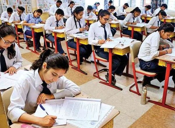 CBSE 12वीं बोर्ड का रिजल्ट आज आएगा:दोपहर 2 बजे नतीजे जारी किए जाएंगे, 30:30:40 के फॉर्मूले के आधार पर तय होंगे मार्क्स