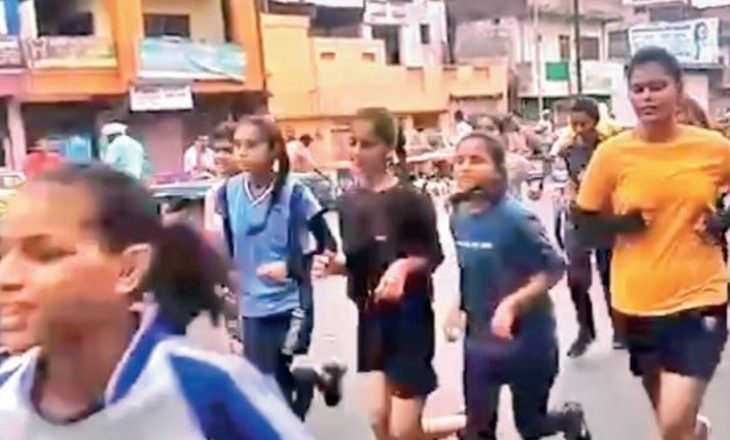 विदिशा से शुरू की मैराथन:खेल-योग शिक्षकों की भर्ती को लेकर भोपाल तक दौड़े धावक, 8 घंटे में सीएम निवास पहुंचे