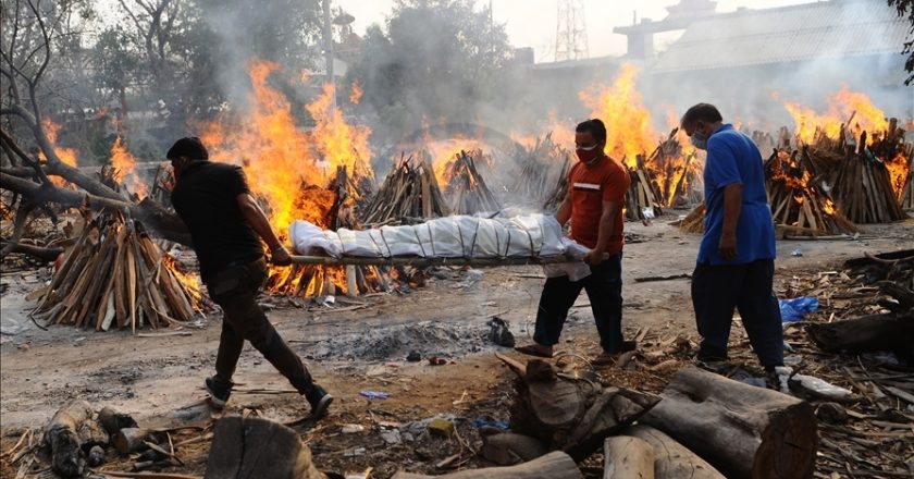 कोरोना देश में:महामारी से मौत का आंकड़ा 4 लाख के पार, दूसरी लहर में 2.50 लाख लोगों ने जान गंवाई; सबसे ज्यादा 1.22 लाख मौत महाराष्ट्र में