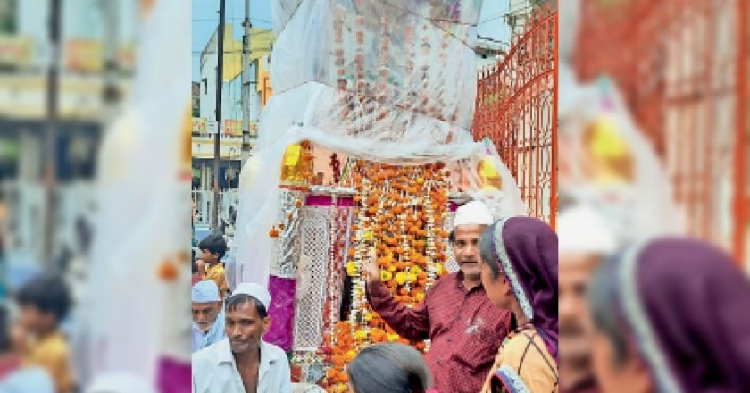 मोहर्रम पर्व:दिन भर निकलीं सवारियां, 12 स्थानों से उठे ताजिए विसर्जित