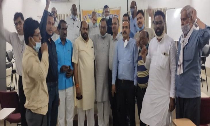 अब बिजलीकर्मियों ने किया काम का बहिष्कार:अस्पताल में दिक्कत आई तो वहां की बिजली ठीक करेंगे, कहीं करंट फैला तो सिर्फ लाइन बंद करेंगे, बाकी काम से कर्मचारी रहेंगे दूर
