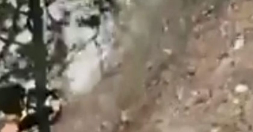 उत्तराखंड में लैंडस्लाइड:चंपावत में पहाड़ का बड़ा हिस्सा दरका, मलबा गिरने से नेशनल हाईवे बंद, दो दिन के लिए ट्रैफिक डायवर्ट किया गया