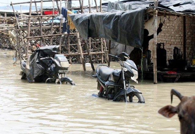 बारिश-बाढ़ के जख्म:MP के 6 जिलों में 10 हजार परिवार बेघर, राजस्थान के कोटा संभाग में 20 नदियां उफान पर; UP में 3 हजार घरों के डूबने का खतरा