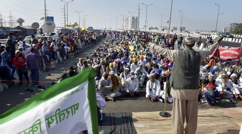 हरियाणा के करनाल में किसान आंदोलन LIVE:प्रशासन के न्यौते पर चढूनी-टिकैत समेत कई किसान नेता वार्ता के लिए पहुंचे, प्रदर्शनकारियों ने सचिवालय जाने वाले दो रास्तों से बैरिकेडिंग हटवाई