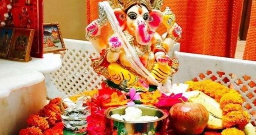 गणेशोत्सव की शुरुआत आज से हो रही है, और देशभर में बप्पा के भक्तों के बीच उल्लास का माहौल है। अलग-अलग स्थानों पर आयोजित हो रहे गणेश महोत्सव में न केवल भगवान गणेश की पूजा-अर्चना की जाएगी, बल्कि महिला और बेटी सुरक्षा पर भी विशेष जोर दिया जाएगा।