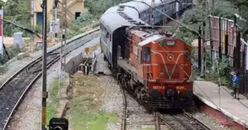 रेल यात्रियों को परेशानी:भोपाल से होकर जाने वाली 14 गाड़ियां निरस्त; एक सप्ताह तक UP, मुंबई और हैदराबाद जाने वाले यात्रियों को दिक्कत होगी