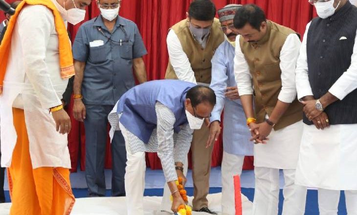 अचारपुरा इंडस्ट्रियल एरिया में टेक्सटाइल पार्क की शुरुआत:CM ने रेडीमेड गारमेंट्स उद्योग के लिए भी भूमिपूजन किया, बोले- 10 हजार लोगों को मिलेगा रोजगार; ग्वालियर-चंबल में अटल प्रोग्रेस-वे बना रहे