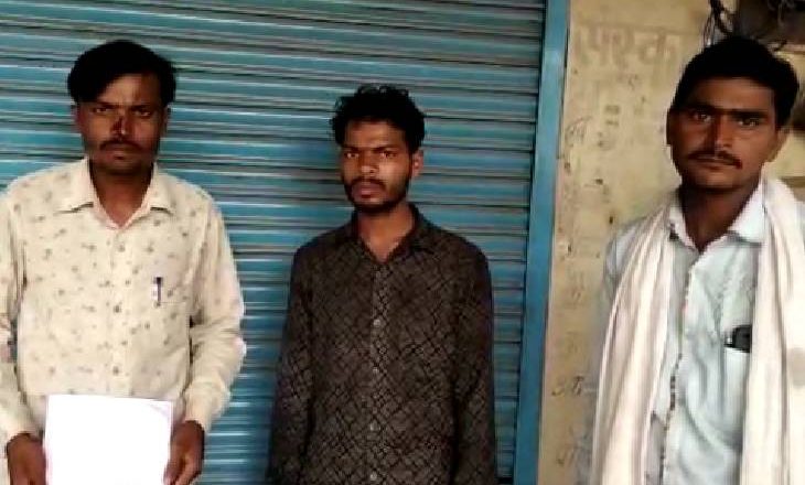 बिदिशा की ग्यारसपुर तहसील का मामला:सोयाबीन की फसल हुई नष्ट, मुआवजा मांगा तो मोबाइल फेंककर मारा, तहसीलदार बोले- देते समय गलती से लग गया