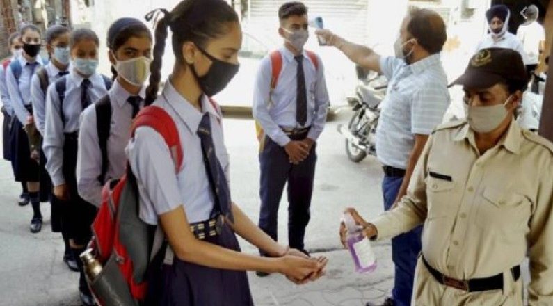 17 महीने बाद खुले स्कूल:UP में पहली से 12वीं, राजस्थान-दिल्ली में 9वीं से 12वीं और MP में 6वीं से 12वीं तक खुले स्कूल, कोविड प्रोटोकॉल का सख्ती से पालन