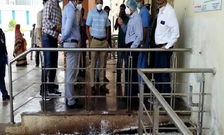 विदिशा कलेक्टर का जिला अस्पताल दौरा:अस्पताल का निरीक्षण कर बोले- बिल्डिंग बहुत अच्छी है, सफाई व्यवस्था पर विशेष ध्यान दें