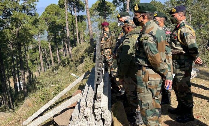 LOC के दौरे पर आर्मी चीफ:गैर कश्मीरियों की हत्या के बीच सेना प्रमुख 2 दिन के जम्मू दौरे पर, व्हाइट नाइट कोर ने LOC के हालात बताए