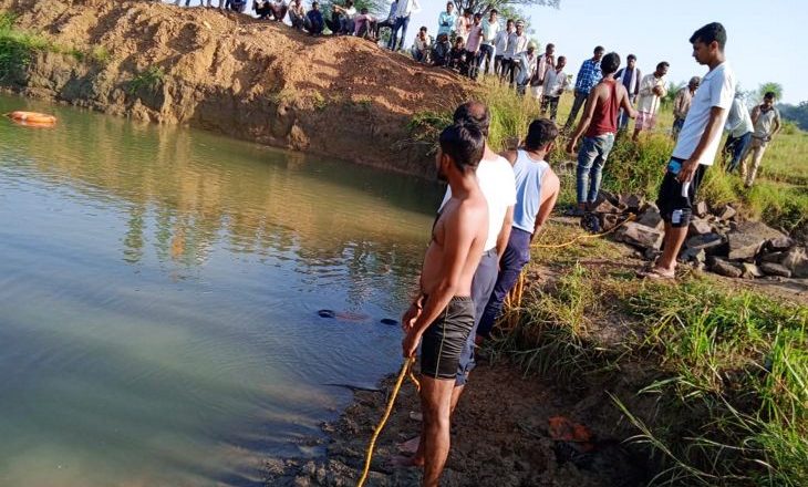 हादसे में युवक की मौत, डबरी से मिली लाश:काम से सिरोंज जा रहे युवक को अज्ञात वाहन ने मारी टक्कर, अस्पताल में मौत, दो दिन पहले डूबी बच्ची का शव मिला