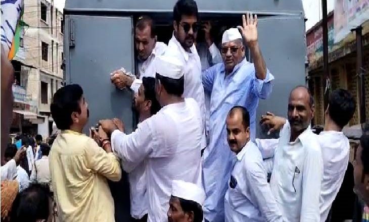 कांग्रेस का विरोध प्रदर्शन:विदिशा विधायक के नेतृत्व में जेल भरो आंदोलन का हुआ आयोजन, अप-डाउनर्स के लिए एमएसटी शुरू करने की मांग