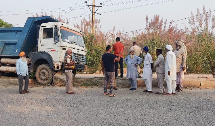 किसान आंदोलन से लौट रही महिलाओं को डंपर ने रौंदा:पंजाब के मानसा की रहने वाली 3 महिलाओं की मौत, बहादुरगढ़ में हुआ हादसा