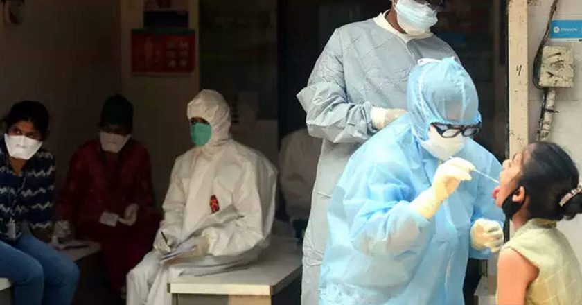 इंदौर में कोरोना के 9 नए मरीज!:नया वैरिएंट AY-4 मिलने के बाद केस में उछाल, निपानिया, सपना-संगीता रोड क्षेत्र में मिले पॉजिटिव