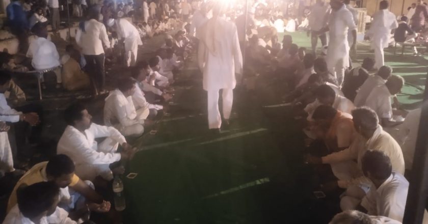 राजस्थान में भड़का किसान आंदोलन:घड़साना में 10 हजार से ज्यादा किसानों ने SDM दफ्तर घेरा, DSP समेत 150 जवानों को बंधक बनाए रखा