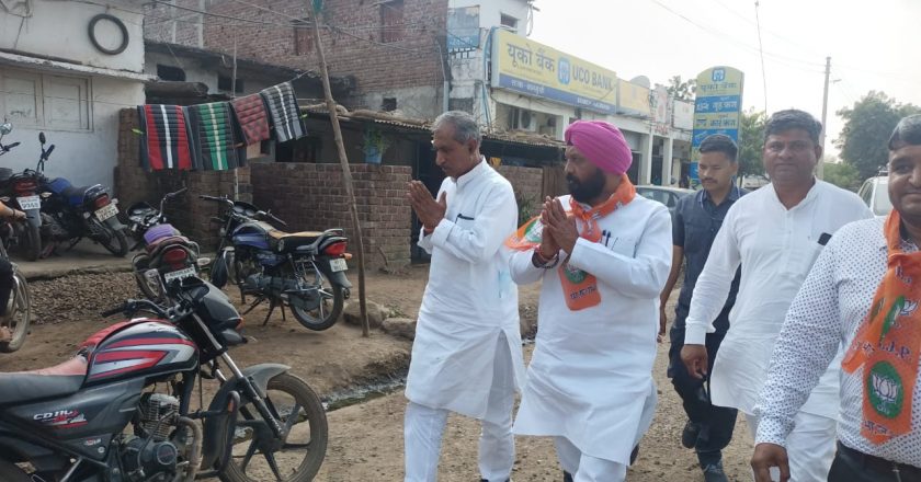 खंडवा लोकसभा उपचुनाव का दंगल:BJP के मंत्री-नेता गांव-गांव तक चुनाव प्रचार में जुटे, कांग्रेस के नेताओं ने कमलनाथ के जाते ली रवानगी; बोले-रावण दहन करके आएंगे