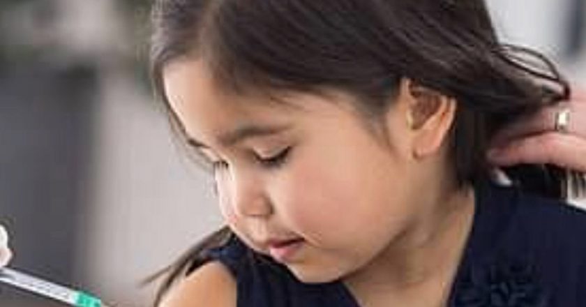 बच्चों के कोरोना वैक्सीनेशन की तैयारी:प्राइवेट अस्पताल डेटाबेस जुटा रहे, स्कूलों में जाकर भी टीके लगाए जाएंगे; केंद्र की मंजूरी का है इंतजार