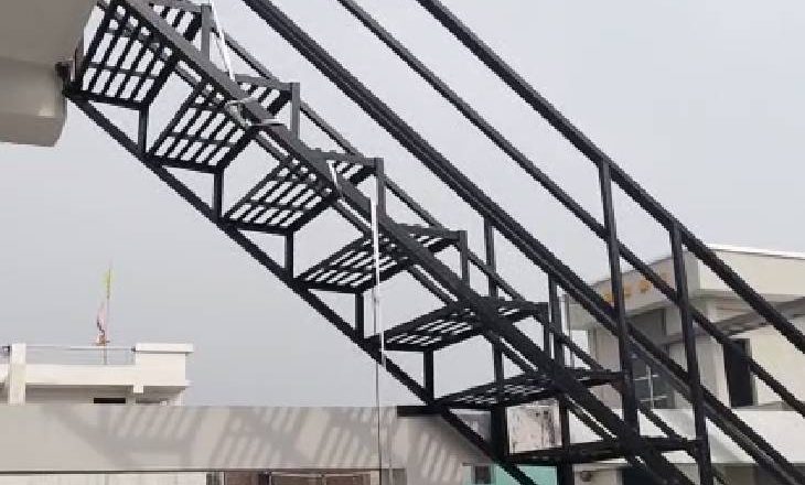 व्यक्ति का शव फंदे पर लटका मिला:विदिशा में निर्माणाधीन मकान की चौकीदारी करता था व्यक्ति