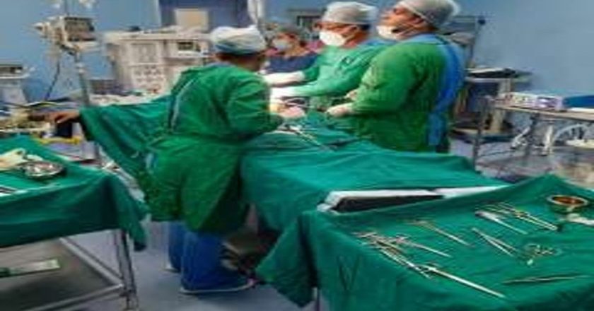 मेडिकल कालेज में पहली बार लेप्रोस्कोपी सर्जरी:1.15 घंटे में 10 से ज्यादा डॉक्टरों की टीम ने 2 महिलाओं की पथरी बाहर निकाली