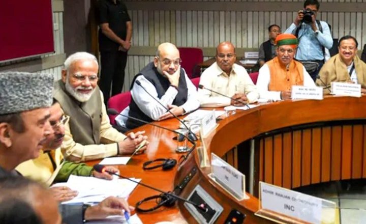 सर्वदलीय बैठक आज:PM मोदी की अध्यक्षता में मिलेंगे सभी पार्टियों के नेता, संसद के शीतकालीन सत्र को हंगामे से बचाने की बनेगी रणनीति