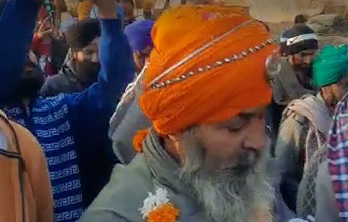 दिल्ली से किसानों की घर वापसी:गुरु ग्रंथ साहिब की अगुआई में सिंघु बॉर्डर से पंजाब रवाना हुआ फतेह मार्च, रास्ते में शानदार स्वागत की तैयारी