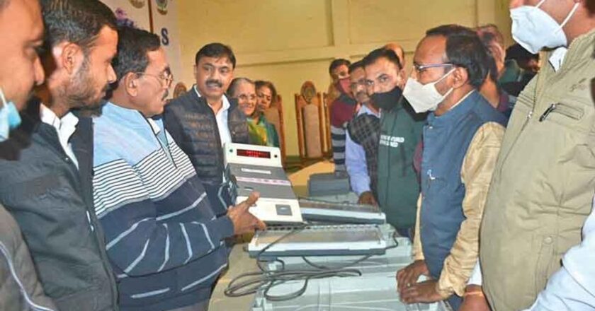 नामांकन जमा करने का तीसरा दिन:जनपद 2, पंच 4 और सरपंच के लिए 33 ने भरा नामांकन