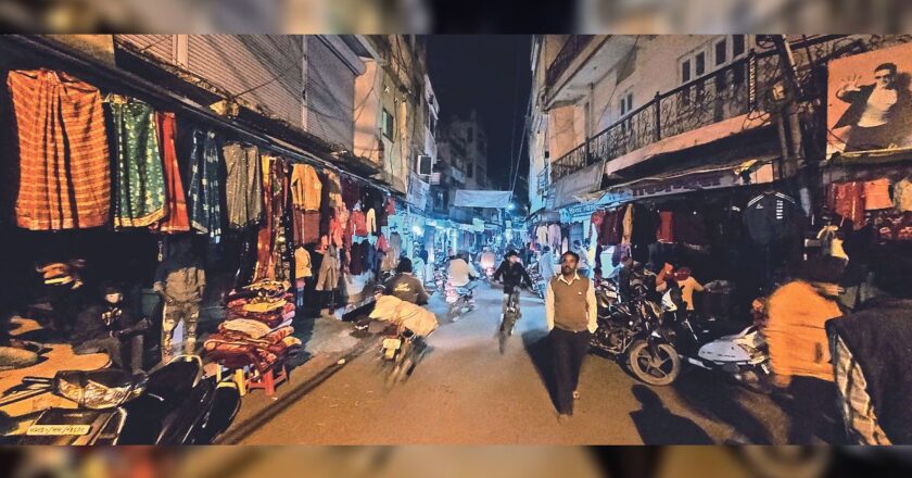 जीएसटी दर बढ़ाने का विराेध..:काले कपड़े पहनकर बाजार में निकले व्यापारी; 20 मिनट बिजली गुल कर बजाया बिगुल