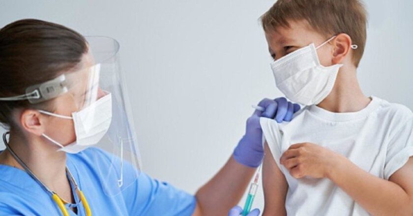 बच्चों का वैक्सीनेशन:देश में 15-18 साल के 10 करोड़ बच्चों को कोरोना वैक्सीन मिलेगी; 12-18 की उम्र वालों को कोवैक्सिन लगेगी
