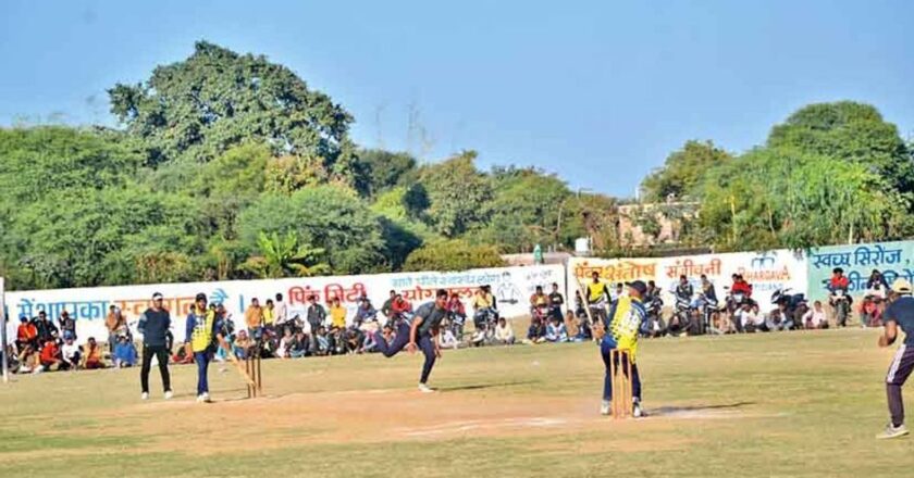 पूर्व मंत्री लक्ष्मीकांत शर्मा स्मृति में राज्य स्तरीय क्रिकेट टूर्नामेंट:भोपाल के अनस की 28 गेंदों पर शतकीय पारी, इनमें 13 छक्के, 5 चौके शामिल, 4 बार गेंद मैदान के बाहर
