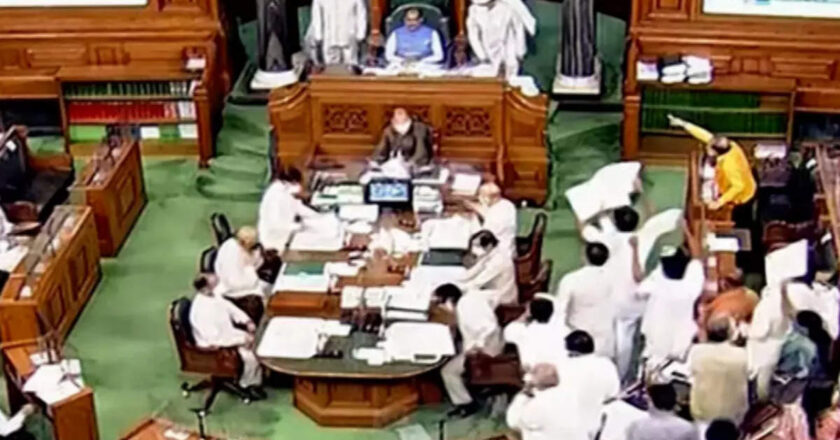 लखीमपुर कांड पर संसद में जोरदार हंगामा, मंत्री अजय मिश्रा के इस्तीफे की मांग; लोकसभा 2 बजे तक स्थगित