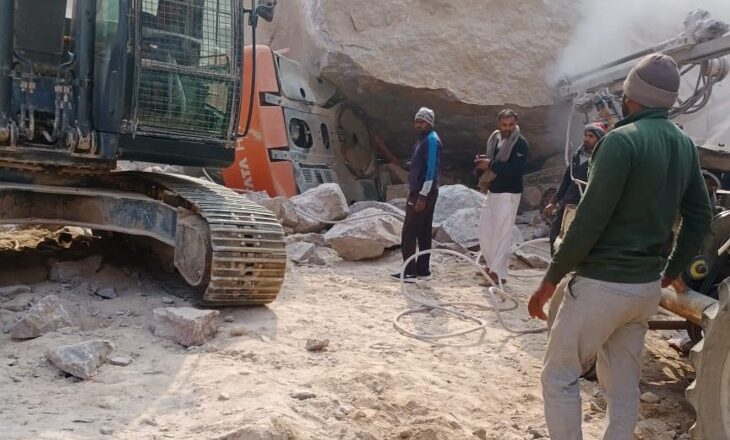 हरियाणा के भिवानी में पहाड़ धसने से बड़ा हादसा; कई लोग मलबे में दबे, रेस्क्यू ऑपरेशन शुरू