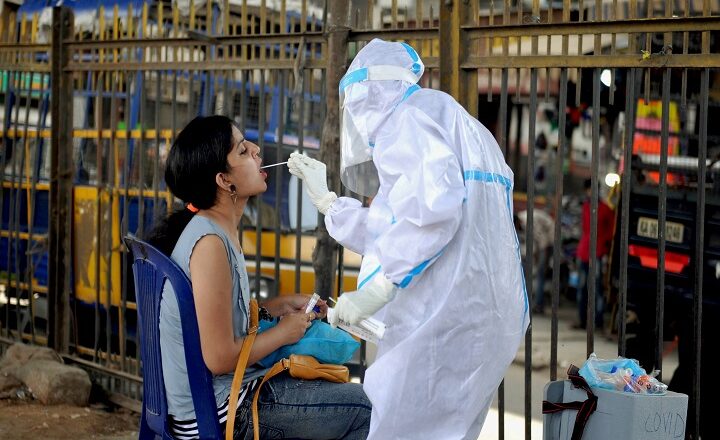 कोरोना देश में LIVE:24 घंटे में 2.82 लाख नए केस, दो दिन बाद फिर बढ़े कोरोना केस, इंटरनेशनल फ्लाइट्स पर पाबंदी 28 फरवरी तक बढ़ी