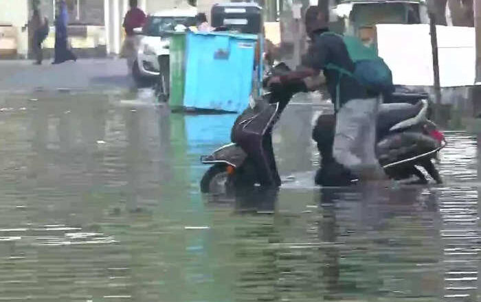 चेन्नई में भारी बारिश; घरों के अंदर घुसा पानी, सड़कों पर जलभराव से आवाजाही में परेशानी