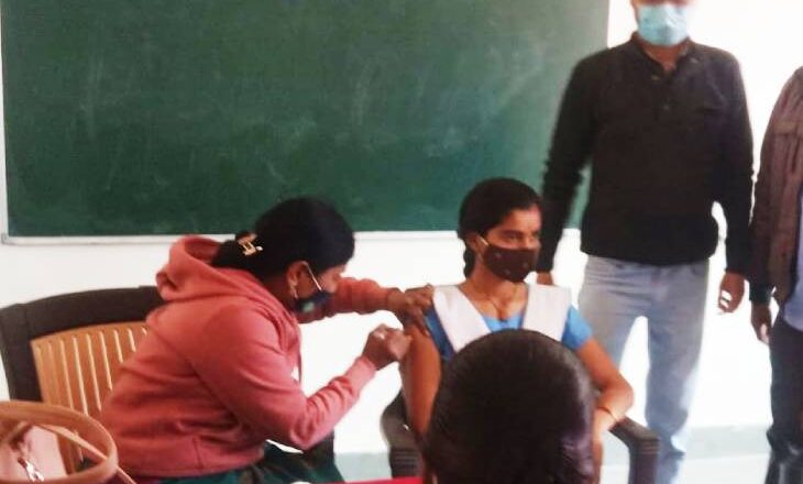 MP में टीनएजर्स का वैक्सीनेशन 2 लाख पार:बच्चों के वैक्सीनेशन में छतरपुर, सागर और देवास ने इंदौर को पछाड़ा, भोपाल टॉप 10 में भी नहीं