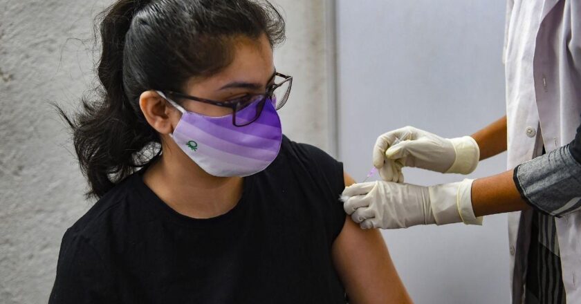 जिन केंद्रों पर पहला डोज लगा, वहीं दूसरा लगेगा:संक्रमण से बचाने… 15 से 18 वर्ष के किशोरों को आज से लगेगा दूसरा डोज
