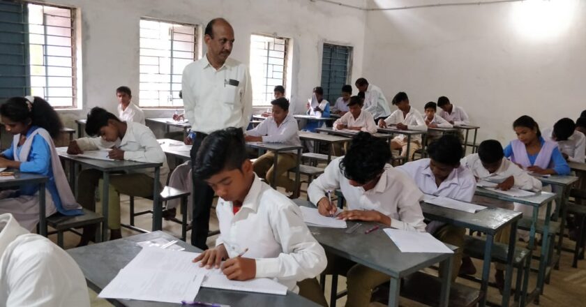 MP बोर्ड का आज 10th का हिंदी पेपर:भोपाल के एक सेंटर की शिकायत मिली; कलेक्टर के निर्देश पर ऑर्ब्जवर नियुक्त किए, प्रदेश में करीब 400 अतिसंवेदनशील केंद्र