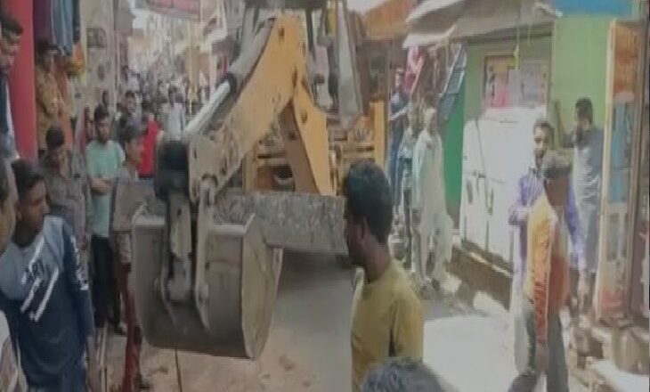 अवैध अतिक्रमण पर कार्रवाई:नगर पालिका ने मुख्य बाजार से हटाया अतिक्रमण, दुकानदारों को भी दी समझाइश