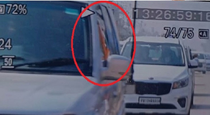 राहुल की सुरक्षा में चूक:लुधियाना में कार पर झंडा फेंका, जो राहुल गांधी के मुंह पर लगा; पंजाब में CM प्रोजेक्ट करने पहुंचे थे