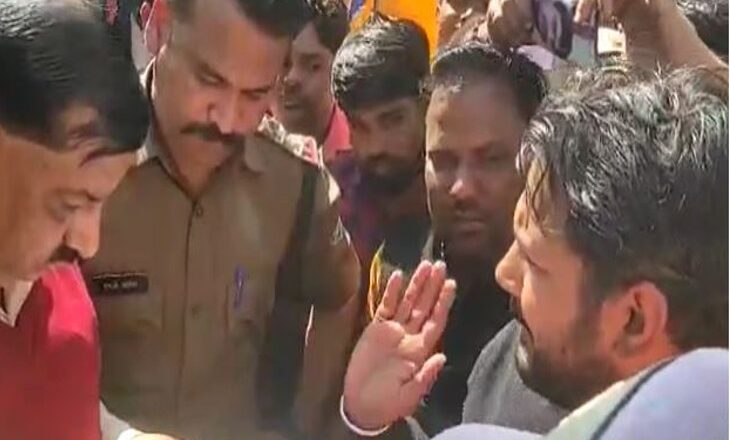 गोवंश की हत्या पर हिन्दू संगठन ने ज्ञापन सौंपा:जय श्रीराम के नारे लगाने पर भड़के थाना प्रभारी, विधायक बोले – थाना प्रभारी का रवैया ठीक नहीं