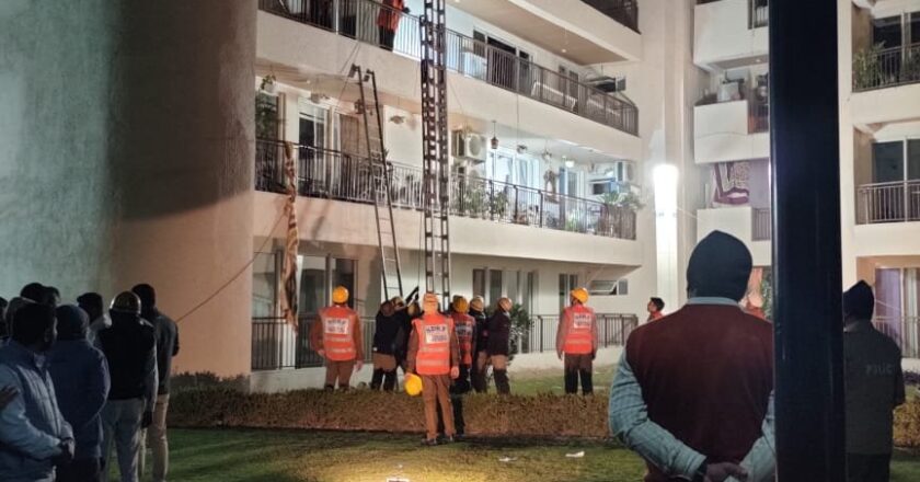 गुरुग्राम में बड़ा हादसा:निर्माणाधीन इमारत का हिस्सा गिरने से 2 की मौत, डेवलेपर के खिलाफ FIR दर्ज