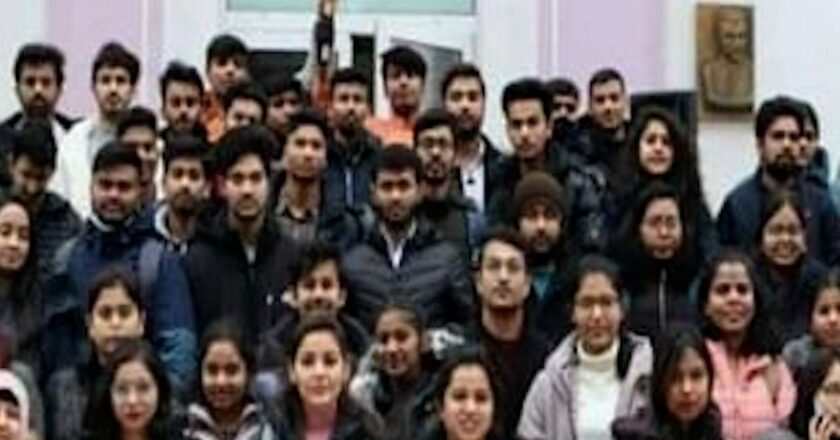 रूस-यूक्रेन तनाव से भारतीय छात्र संकट में:यूक्रेन में पढ़ रहे 20000 भारतीय छात्र, राष्ट्रपति सचिवालय में याचिका दायर कर इन्हें वापस लाने की मांग