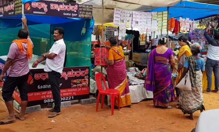 कर्नाटक में नया विवाद:मंदिरों के बाहर बैनर लगाकर गैर हिंदुओं से दुकानें न लगाने को कहा; प्रशासन बोला- यह हमारा आदेश नहीं